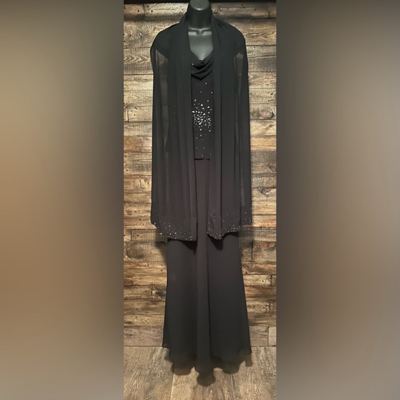 Michaelangelo Elegant Black Evening Gown with Shawl - Picture 6 of 6